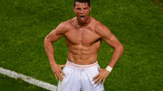 Can Cristiano Ronaldo Dunk?